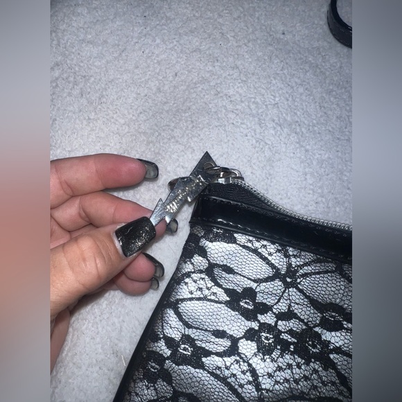 Betsey Johnson crossbody - Picture 5 of 7